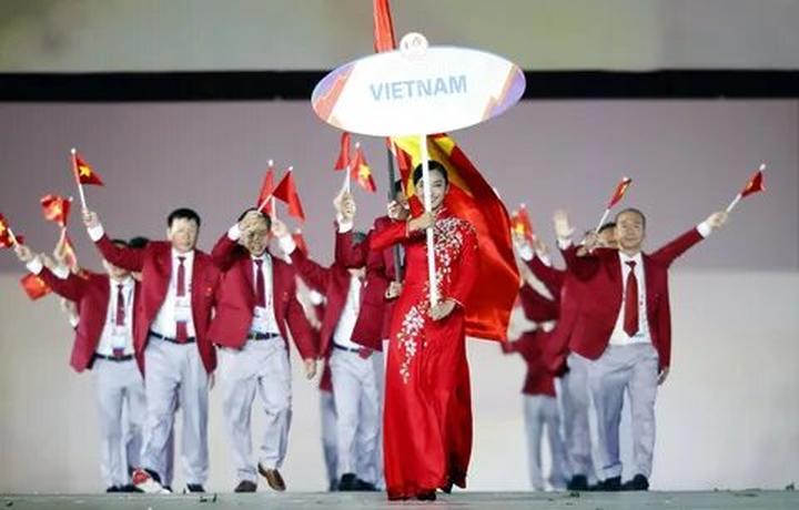 Nội dung: Mùa hè đang đến và với nó, xu hướng mới về áo vai bèo đang ngày càng trở nên